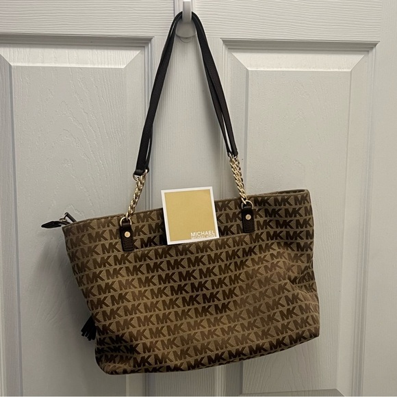 Michael Kors Jet Set Top Zip Tote in Brown with MK Logo design - Picture 2 of 14